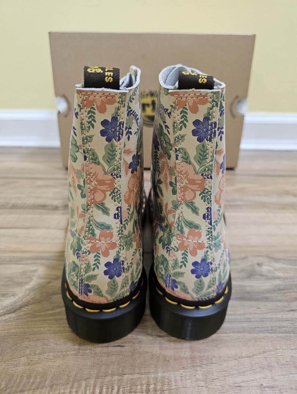 New Dr. Martens 1460 VONDA Floral Leather Boots - Picture 5 of 14